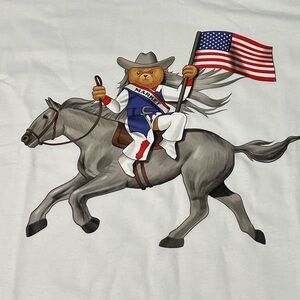 Market shirt cowboy holding American Flag‎ riding horse tee white size medium